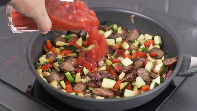 Preparing Letcho (ragout) - part 6 - adding tomatos