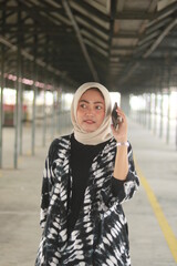 Fototapeta premium Fashion portrait of a young and attractive Muslim woman.