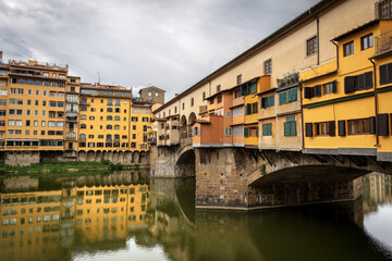 Fototapeta na wymiar Ponte Vecchio (Old Bridge) and the River Arno, Florence downtown, UNESCO world heritage site, Tuscany Italy, Europe 