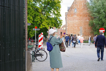 Touriste prenant une photo