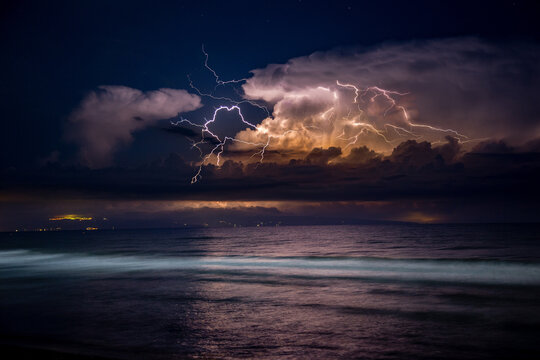 Thunderstorm, 
lighting bolt
