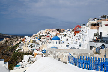 Fototapeta premium Blue domes of Santorini in Greece