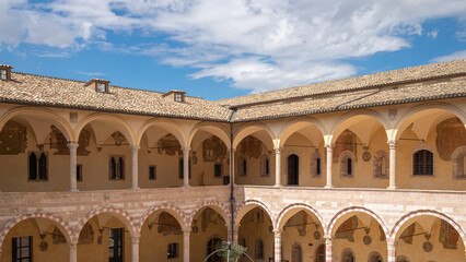 Fototapeta na wymiar courtyard of a monastry in Toscany. Italy 