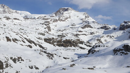 Fototapeta na wymiar Monterosa ski, Aosta valley, Gressoney in Italy. Staffal slope over to Alagna.