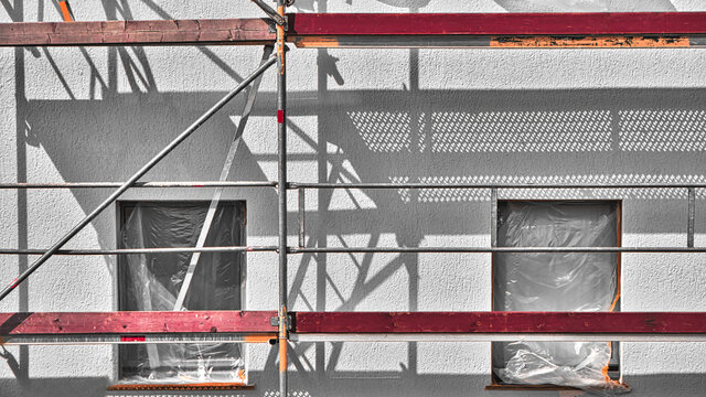 Fassadensanierung braucht man ein Ger&uuml;st auf der Baustelle
