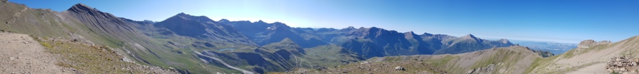 Obraz premium Panoramique : chaine de montagne alpine
