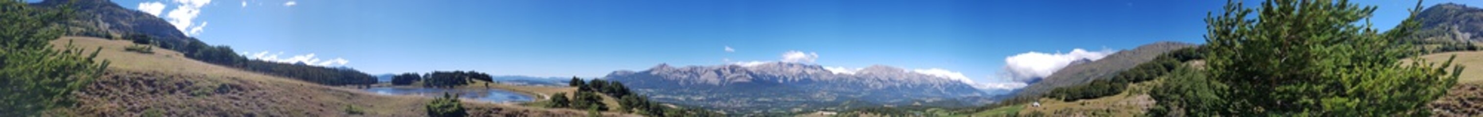 Panoramique à 360 du lac de Barbeyroux et des montagnes voisines