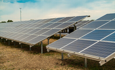 Solar photovoltaic panels and solar photovoltaic power generation systems