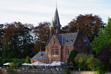 Château au bord du Minnewater au crépuscule