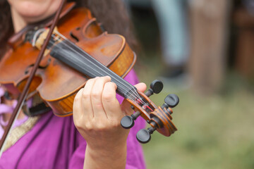 Girl musician plays the violin