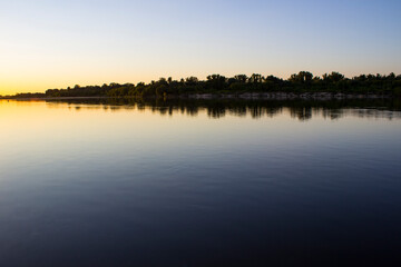 Fototapeta na wymiar sunrise over the river