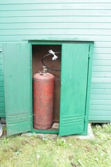 Obraz premium Iron box with a gas cylinder. Russia.