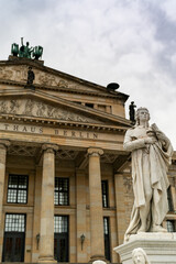 Fototapeta na wymiar the concert hall and statue of Schiller in Berlin