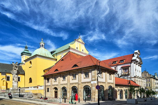 Historic tenement houses, a monument to a lancer and a baroque church