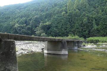 Fototapeta na wymiar 朝日町潜水橋