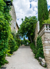 Fototapeta na wymiar Ménerbes, village perché dans le massif du Luberon en Provence-Alpes-Côtes-d'Azur - France. 