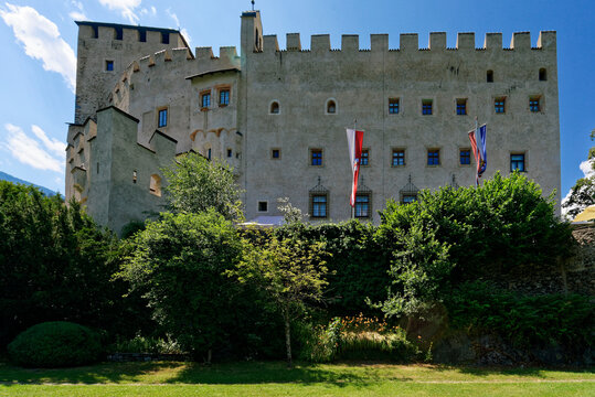 Schloss Bruck in der Sonnenstadt Lienz, Osttirol, Tirol, Österreich