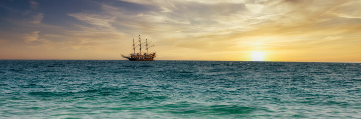 Fototapeta na wymiar Ocean sunset and sail ship