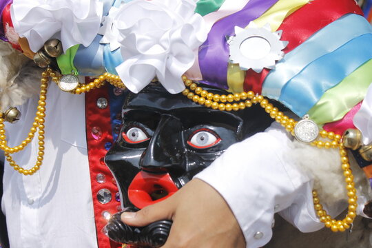 fingers of the hand holding a mask of the Mexican culture purepecha handicrafts from Michoac&aacute;n