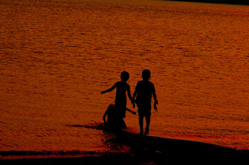 silhouette children