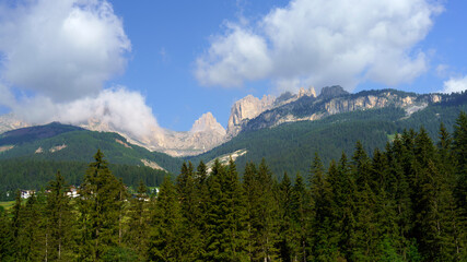 Obraz premium Along the cycleway of Fassa valley, Dolomites