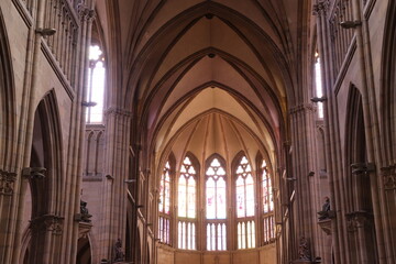 Fototapeta premium Intérieur de la cathédrale du bon pasteur dans Saint Sébastien, ville de Saint Sébastien, Espagne