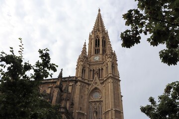Fototapeta na wymiar La cathédrale du bon pasteur dans Saint Sébastien vue de l'extérieur, ville de Saint Sébastien, Espagne