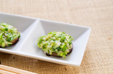 焼き椎茸のネギだれ乗せ