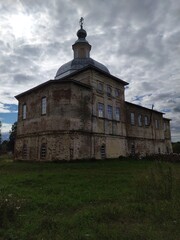 Fototapeta premium old ruined church in the countryside