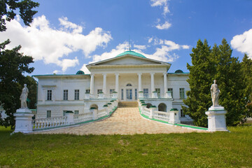 Fototapeta na wymiar Palace of Galagans in Sokirintsy in Ukraine