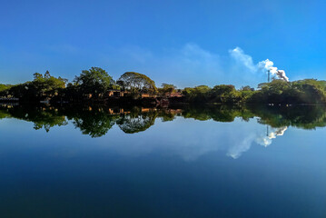 Obraz premium lake and trees