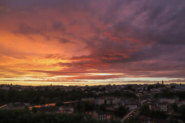 Coucher de soleil et beau panorama sur la ville de Limoges
