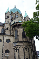 Fototapeta na wymiar Kirche Quirinus-Münster in Neuss, NRW, Deutschland 
