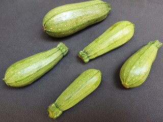 zucchini of natural origin to prepare vegetarian food