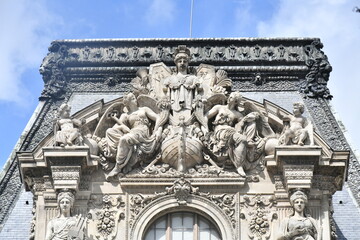 Fototapeta na wymiar Paris, Louvre castillo