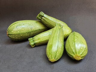 zucchini of natural origin to prepare vegetarian food
