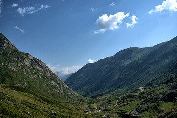 Obraz premium Gebirgslandschaft auf dem Lukmanierpass in der Schweiz 30.7.2020