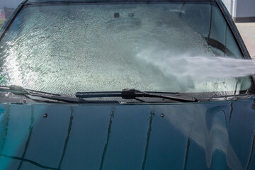 Obraz premium High-pressure washing car outdoors