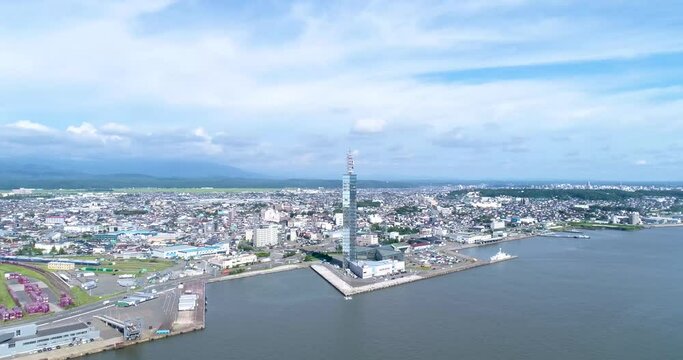《秋田県》秋田市の街並みの空撮