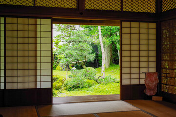 武家屋敷の内装と日本庭園