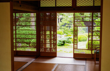 武家屋敷の内装と日本庭園