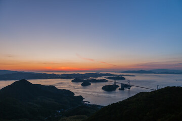 Obraz premium Sunset over the strait