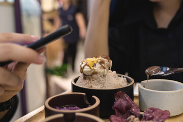 Obraz na płótnie Canvas Bingsu or Asian Ice flake dessert with sweet milk cream whip