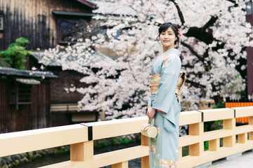 着物の女性　和服　桜