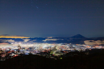 Fototapete 高ボッチ高原から眺める夕日を浴びた富士山そして諏訪湖 長野県岡谷市にて Photop5 Fototapete 高ボッチ高原から眺める夕日を浴びた富士山そして諏訪湖 長野県岡谷市にて Photop5