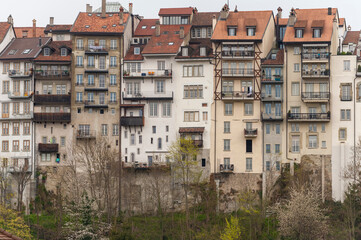 Fassaden alter Wohnh&auml;user in der historischen Altstadt von Fryburg, Schweiz