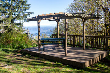 Fototapeta na wymiar Gazebo overlooking Lake Sammamish in Cougar Mountain Regional Park, Washington, USA