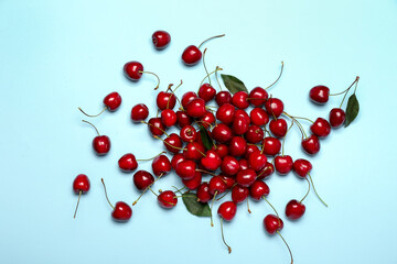 Obraz na płótnie Canvas Ripe sweet cherry on color background