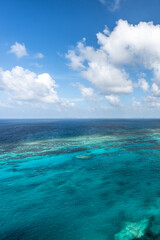 沖縄県・伊良部島・イグアナ岩から見る絶景