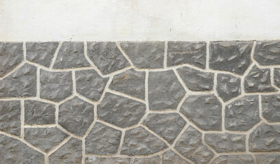 Pared de piedra con formas geométricas